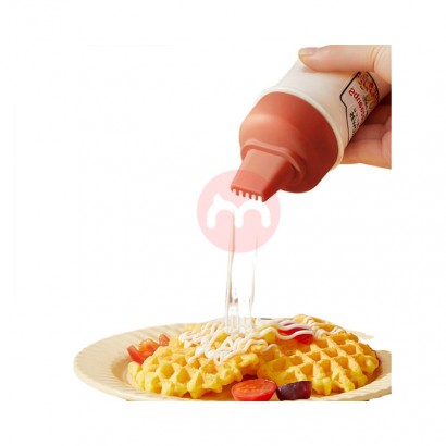 Squeeze bottle of tomato salad dres...