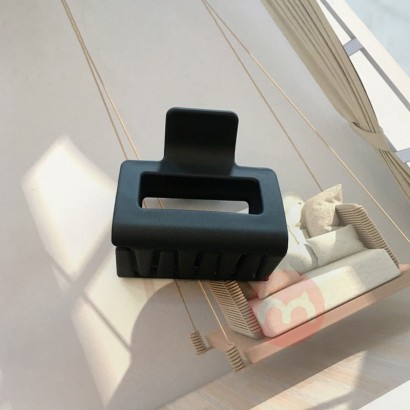 Frosted plastic square shark clip